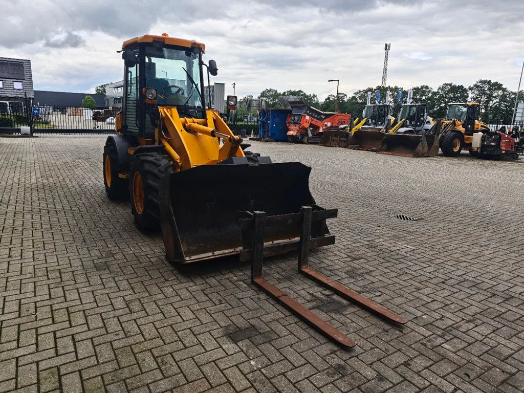 JCB 409 Bucket + Forks!