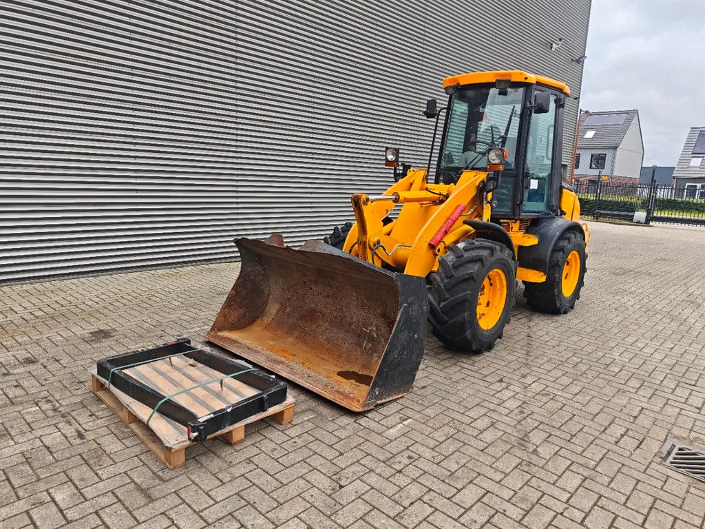 JCB 409 Bucket + Forks!