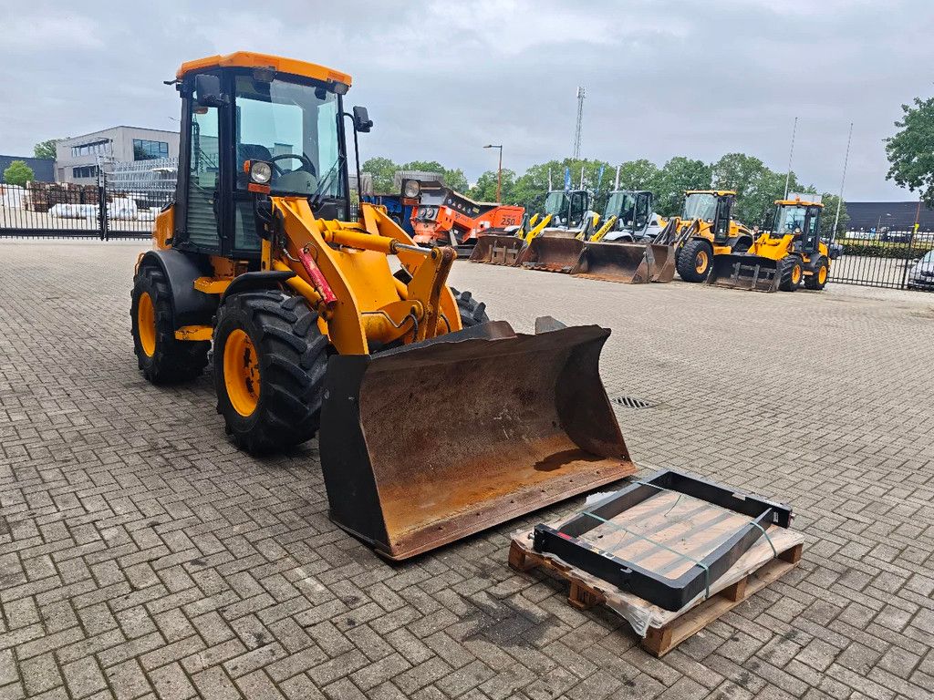 JCB 409 Bucket + Forks!