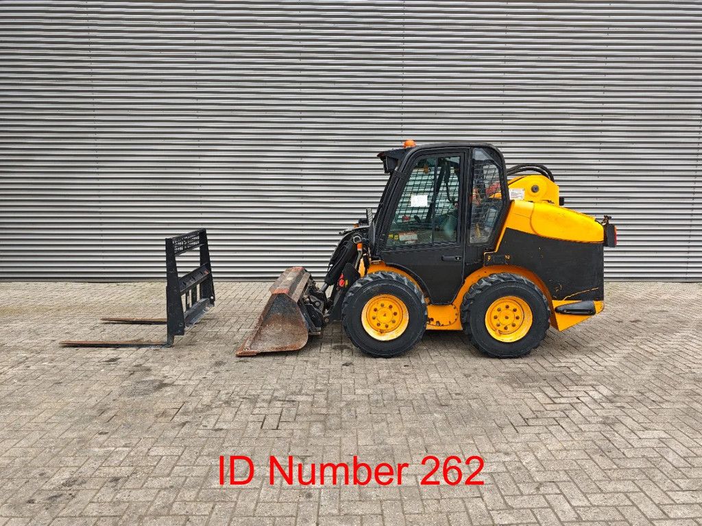 JCB 190 HF Bucket + Forks!