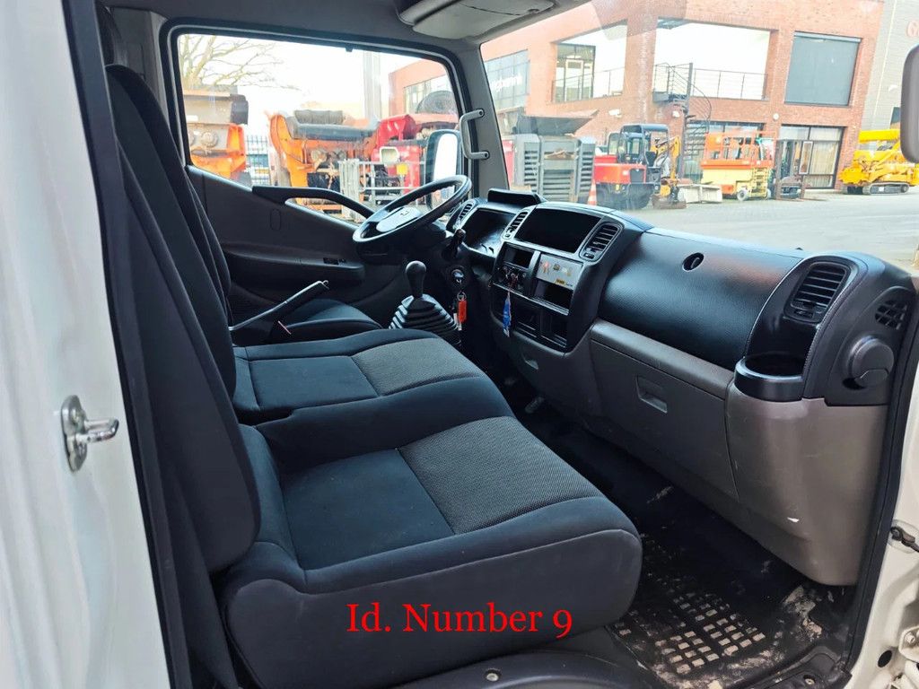 Nissan 35.13 NT400 Palfinger P200 AXE
