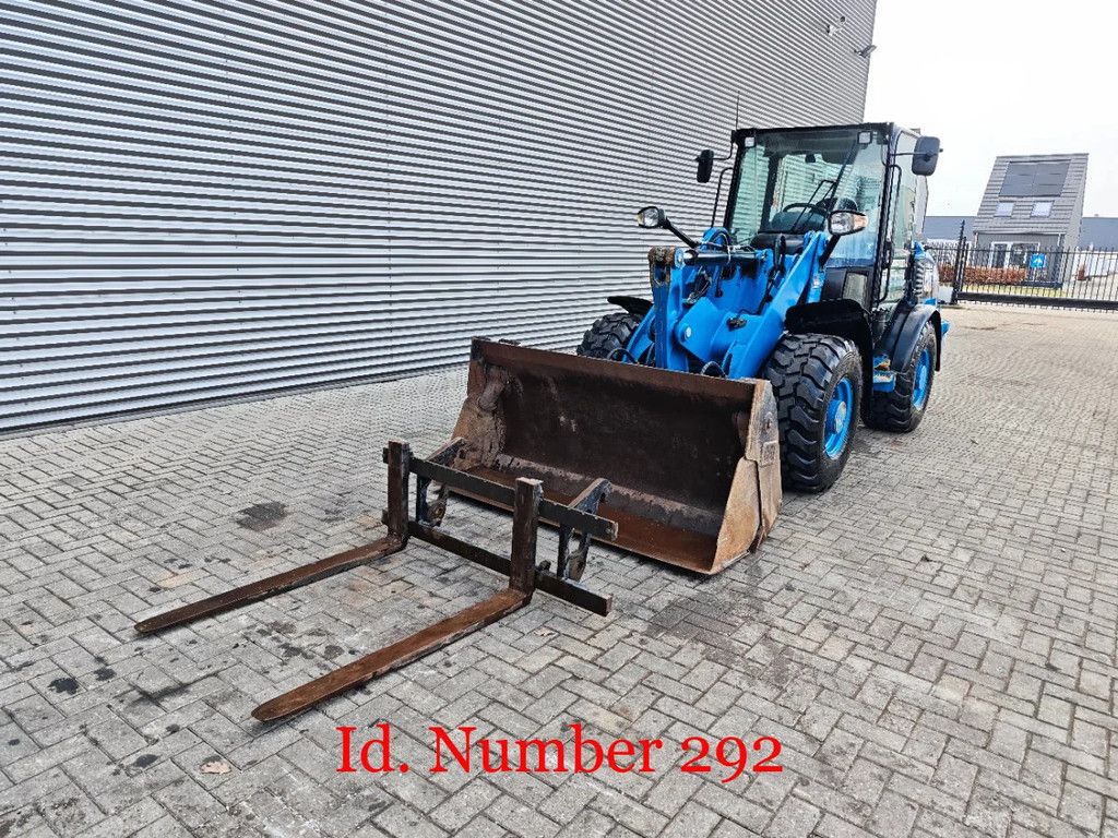 Caterpillar 906 M Bucket + Forks!