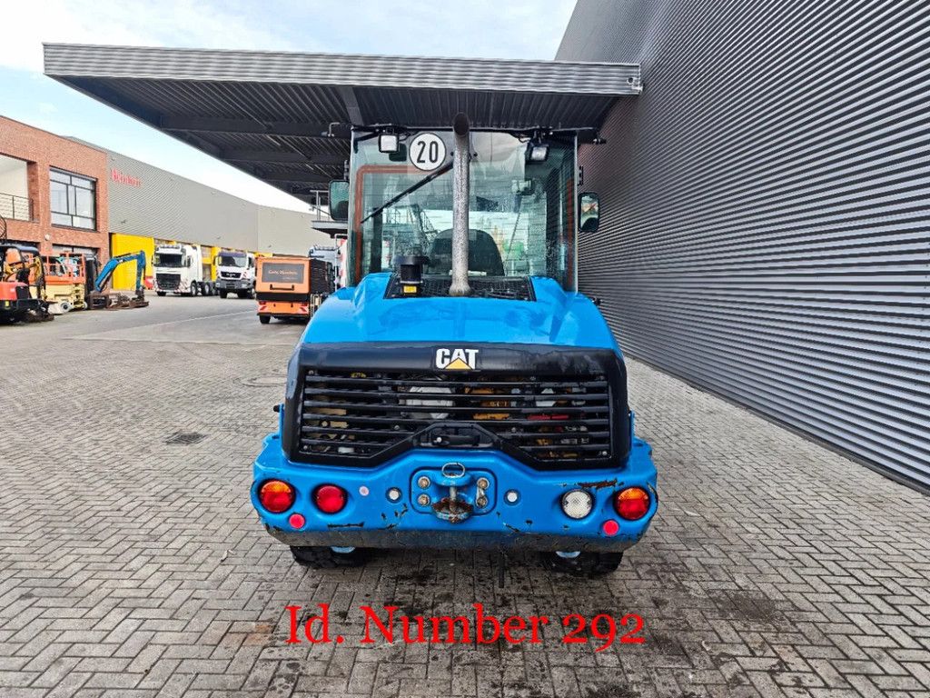Caterpillar 906 M Bucket + Forks!