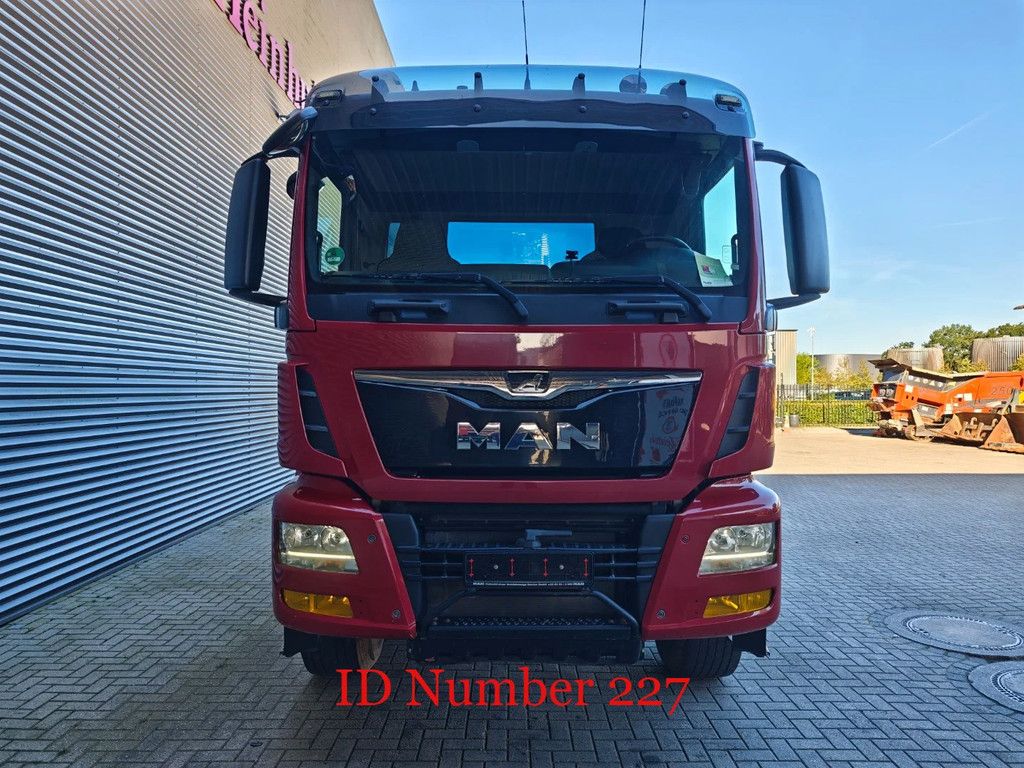 MAN 26.460 6x4 + Schwarzmuller Z2