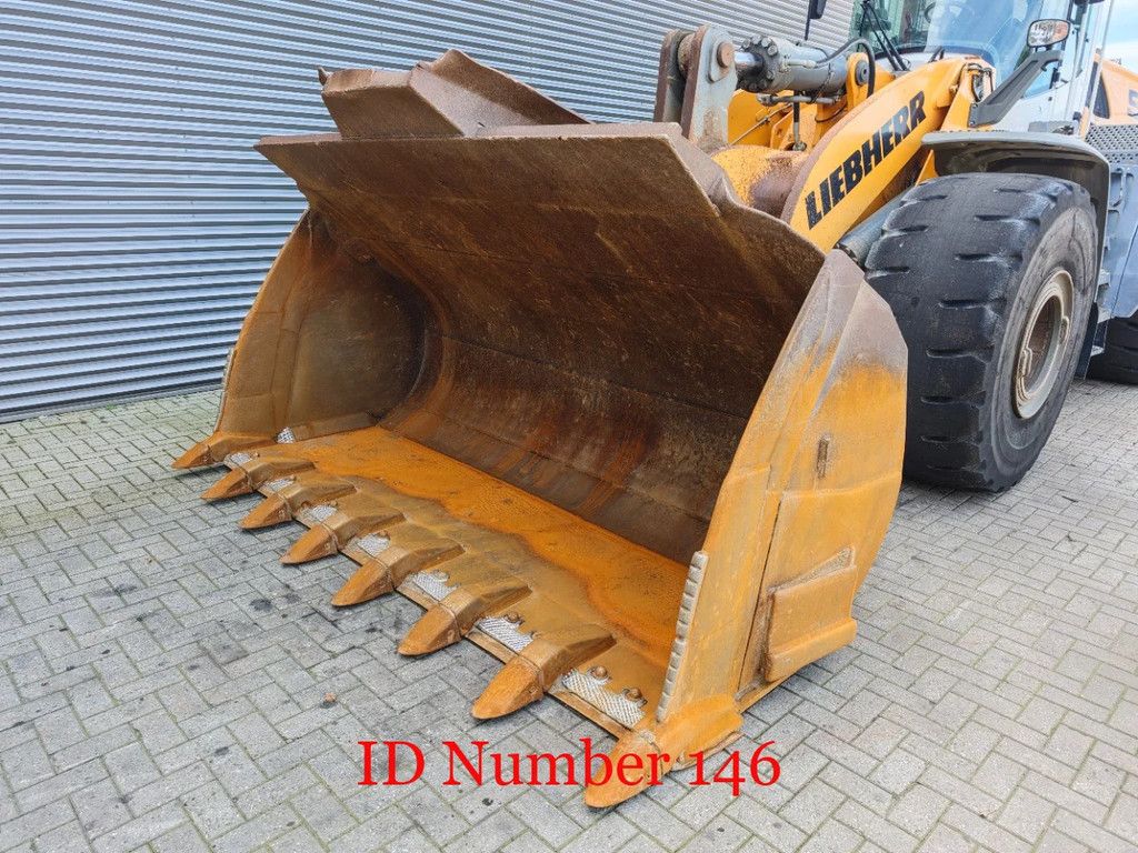 Liebherr L586 Wage!