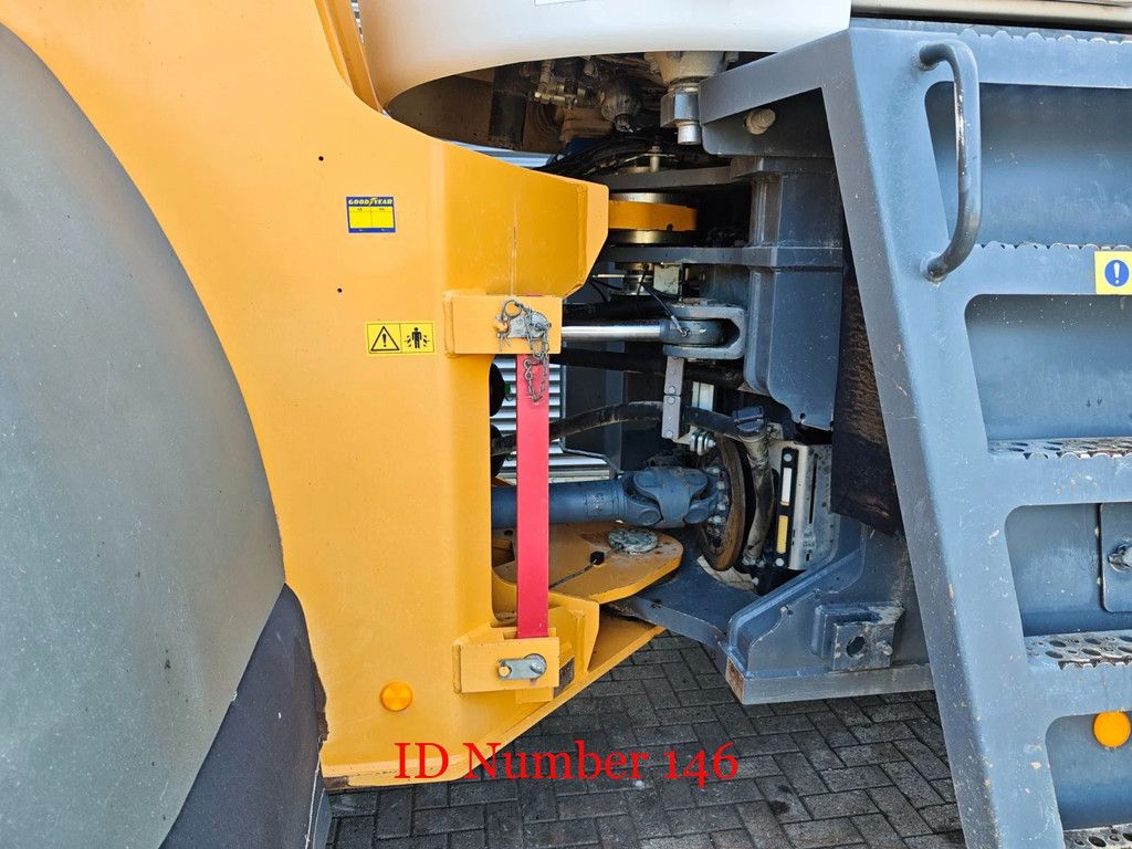 Liebherr L586 Wage!