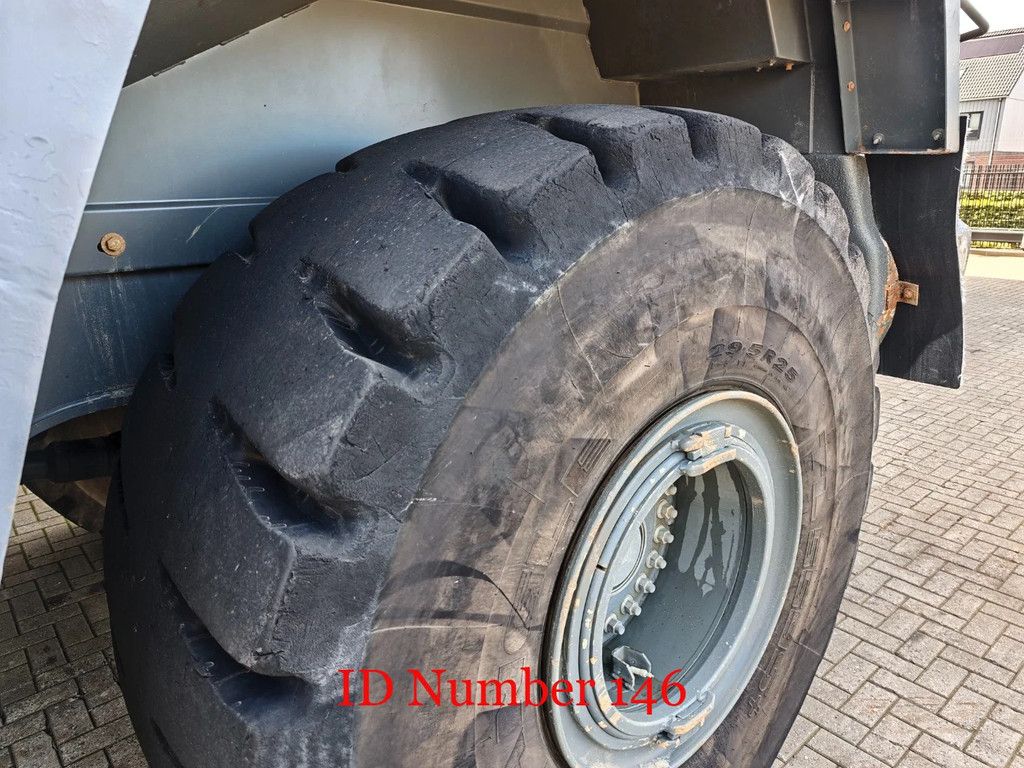 Liebherr L586 Wage!