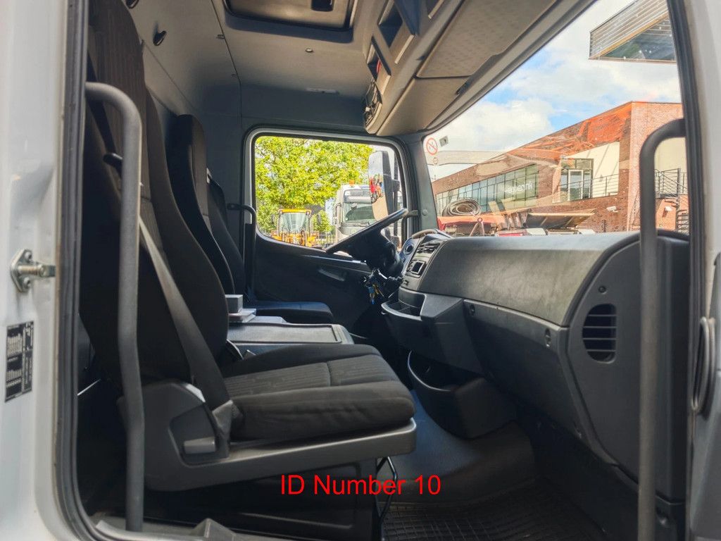 Mercedes-Benz 4x2 Palfinger P300KS