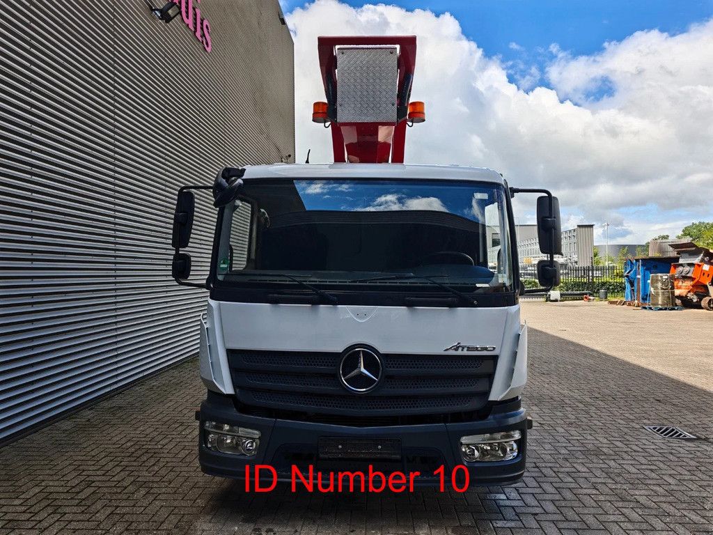 Mercedes-Benz 4x2 Palfinger P300KS