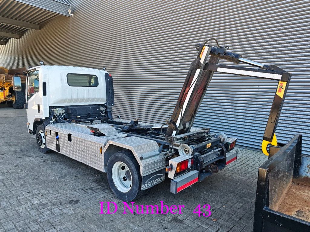 Isuzu NPR 75 4x2 Hyvalift Hooklift!